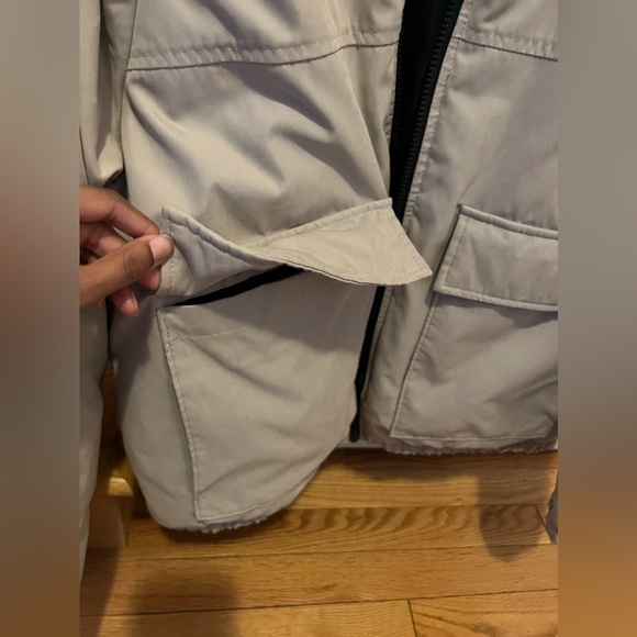 Hollister Faux Fur collar puffer bomber jacket - Picture 2 of 5